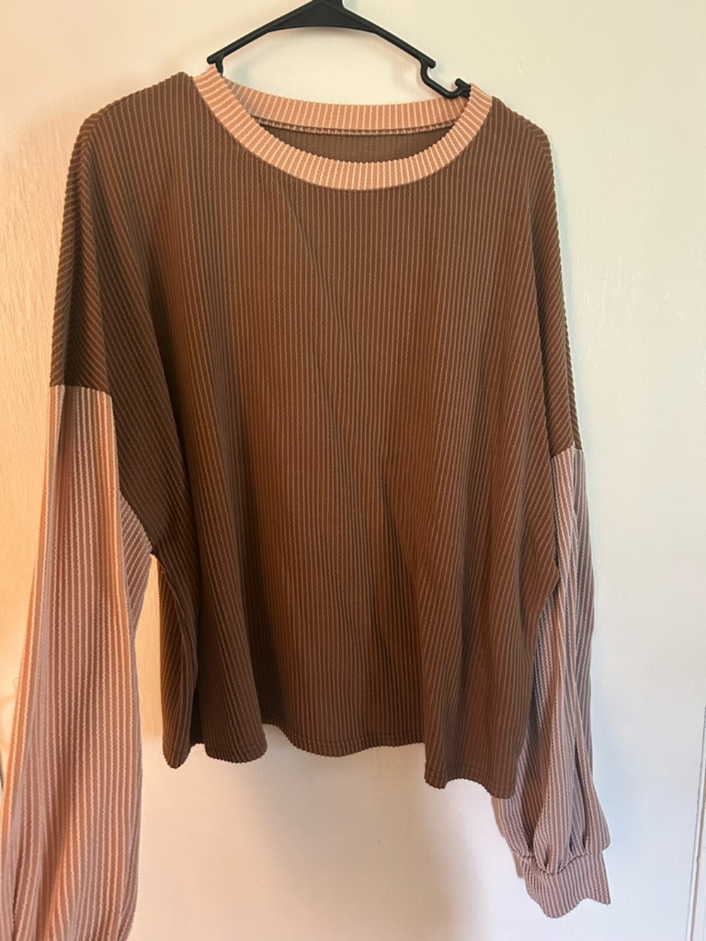 Women’s Two-Tone Ribbed Pullover Sweater - Brown & Pink